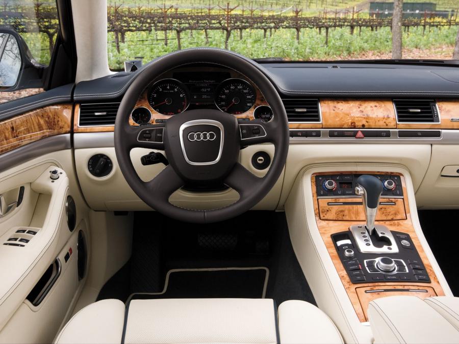 Торпедо Audi A8 L W12 Quattro (D3) 2008 года  (NA) (фото 4 из 8)